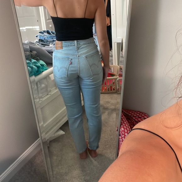 Levi Wedgie Jeans 28 - Picture 2 of 4